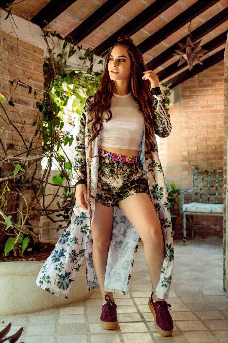 Kimberly Loaiza Boho Photoshoot Wallpaper