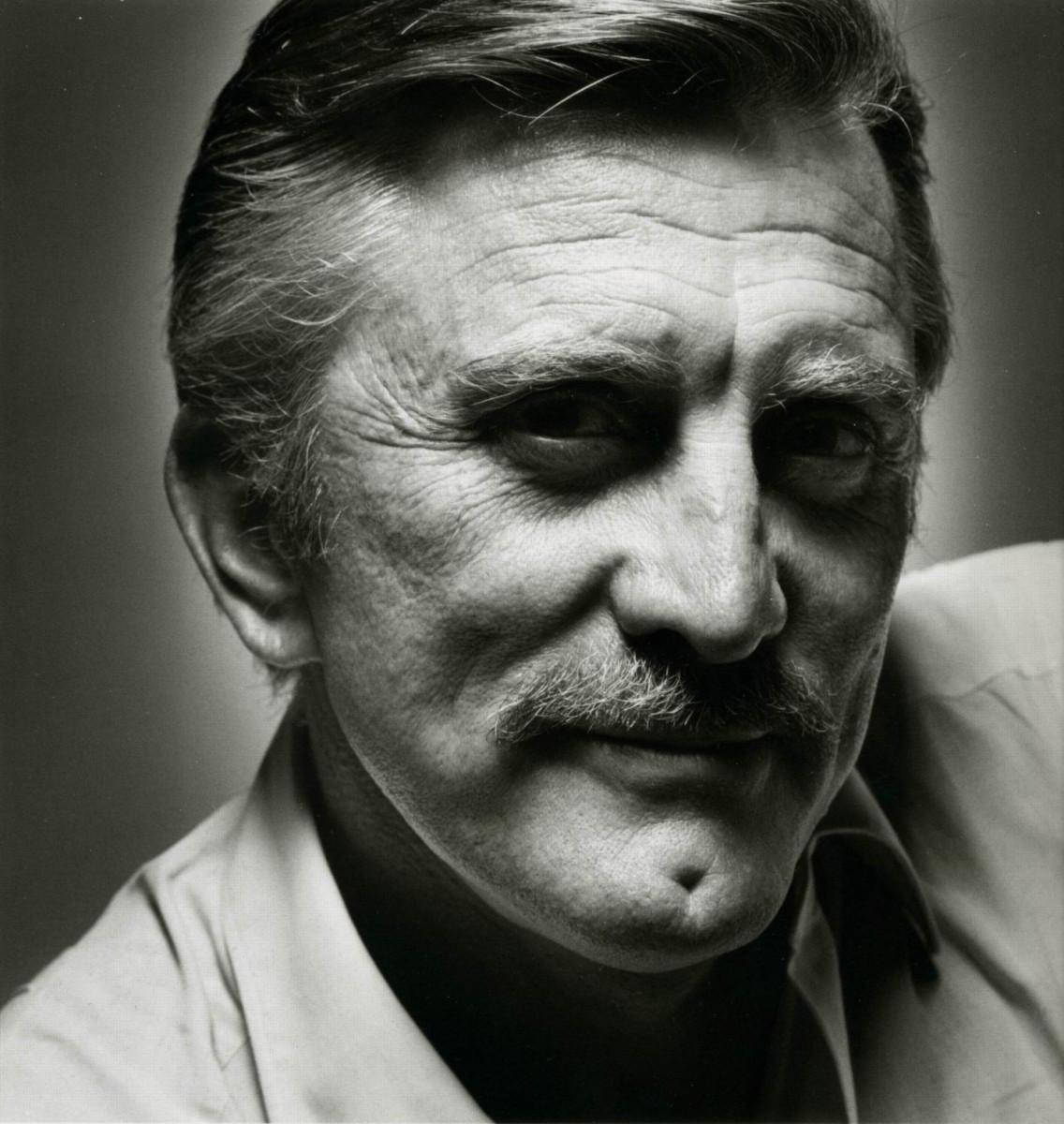 Kirk Douglas Vintage 1967 Wallpaper