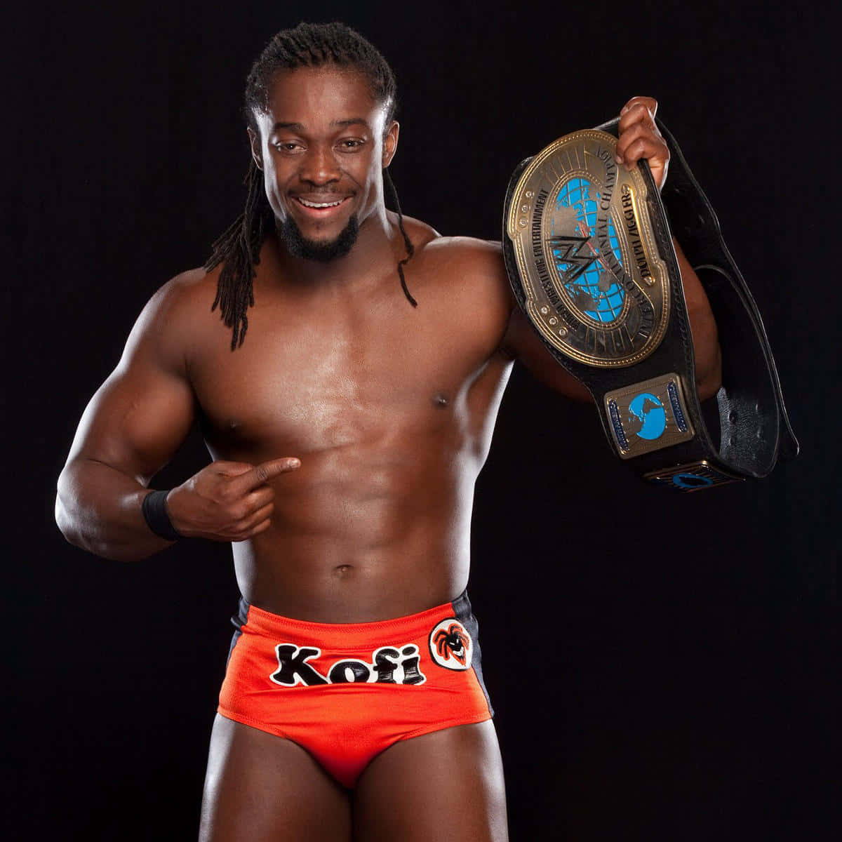 Kofi Kingston Flashing His Wwe Belt Wallpaper