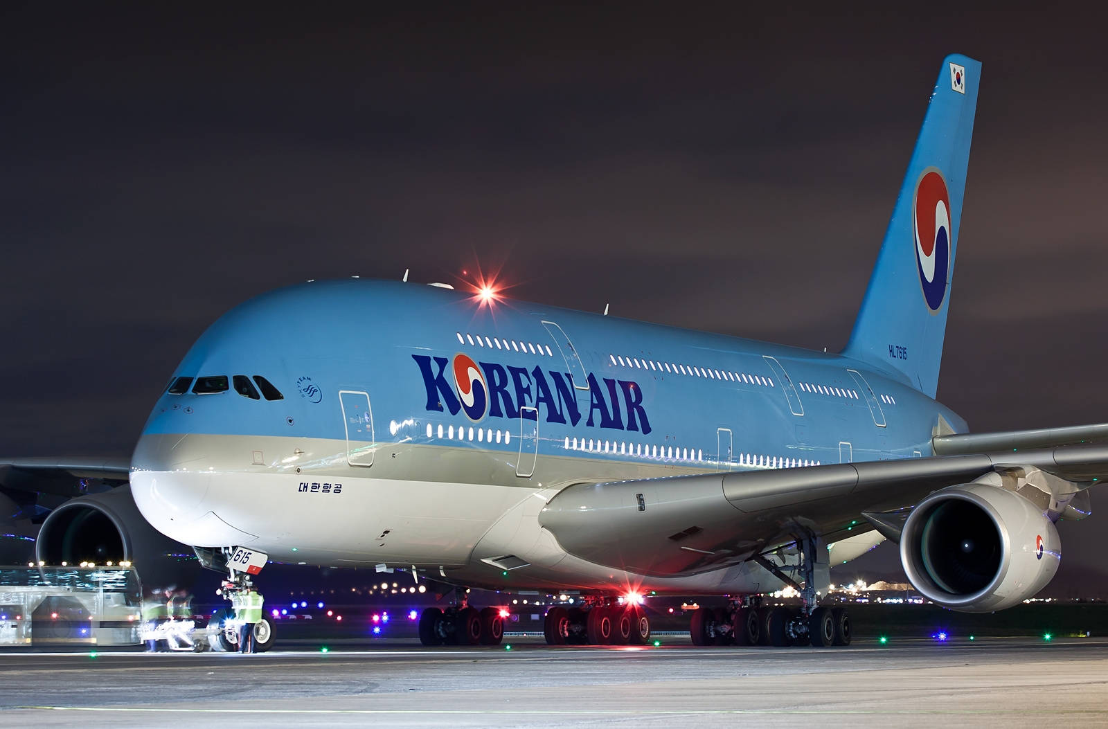 Korean Air Airbus A380-861 Airplane Model Wallpaper