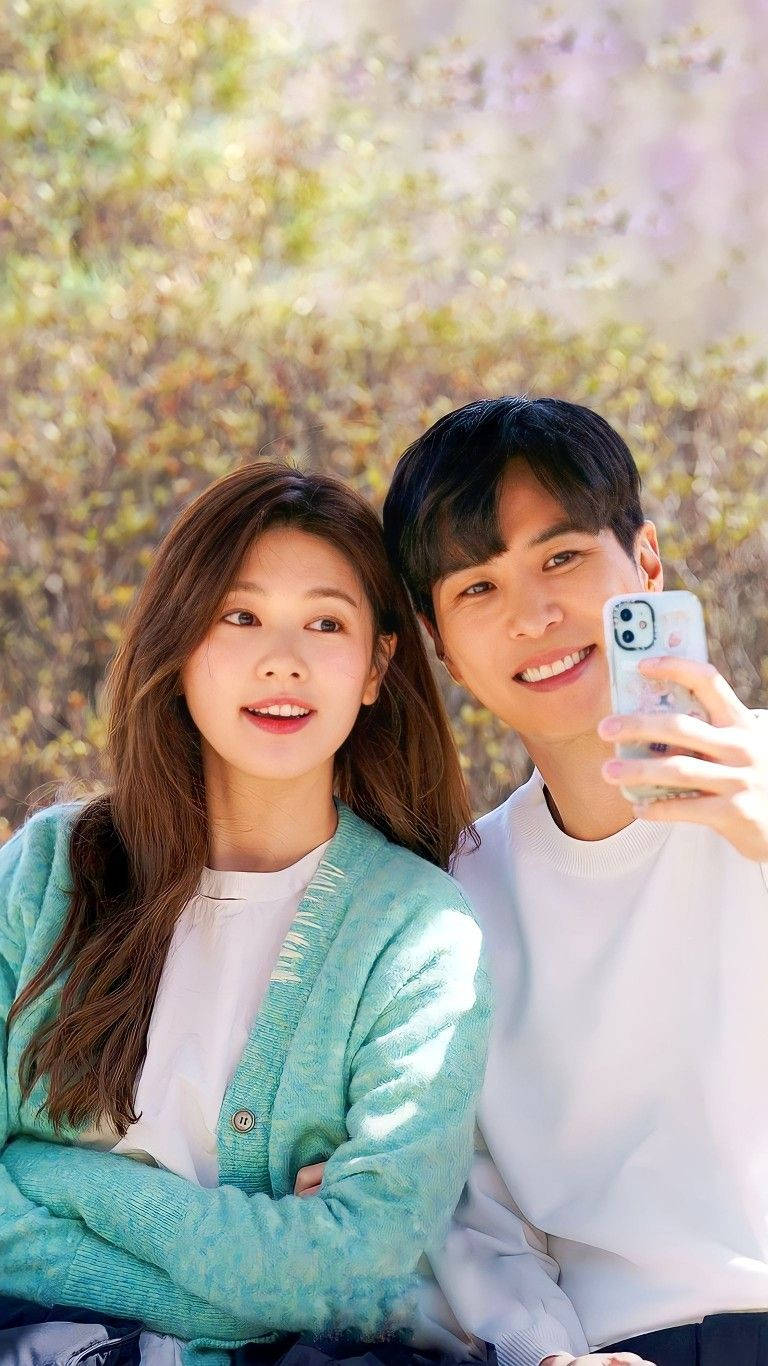 Korean Couple Selfie Wallpaper