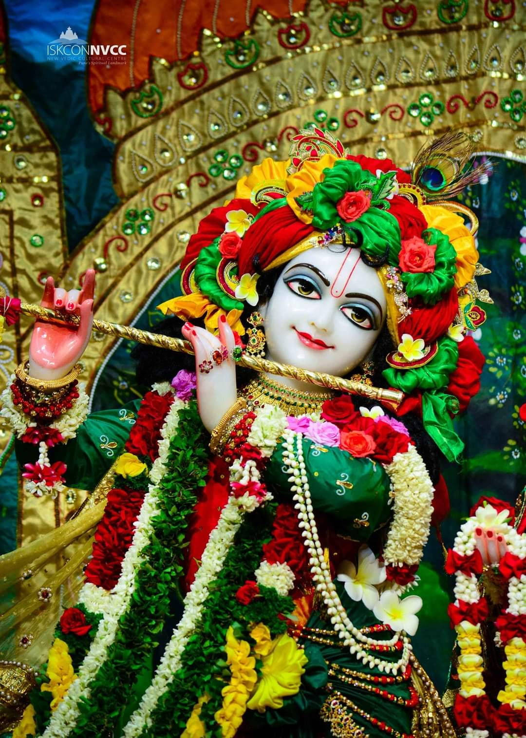 Krishna 3d Red Green Flowers Wallpaper