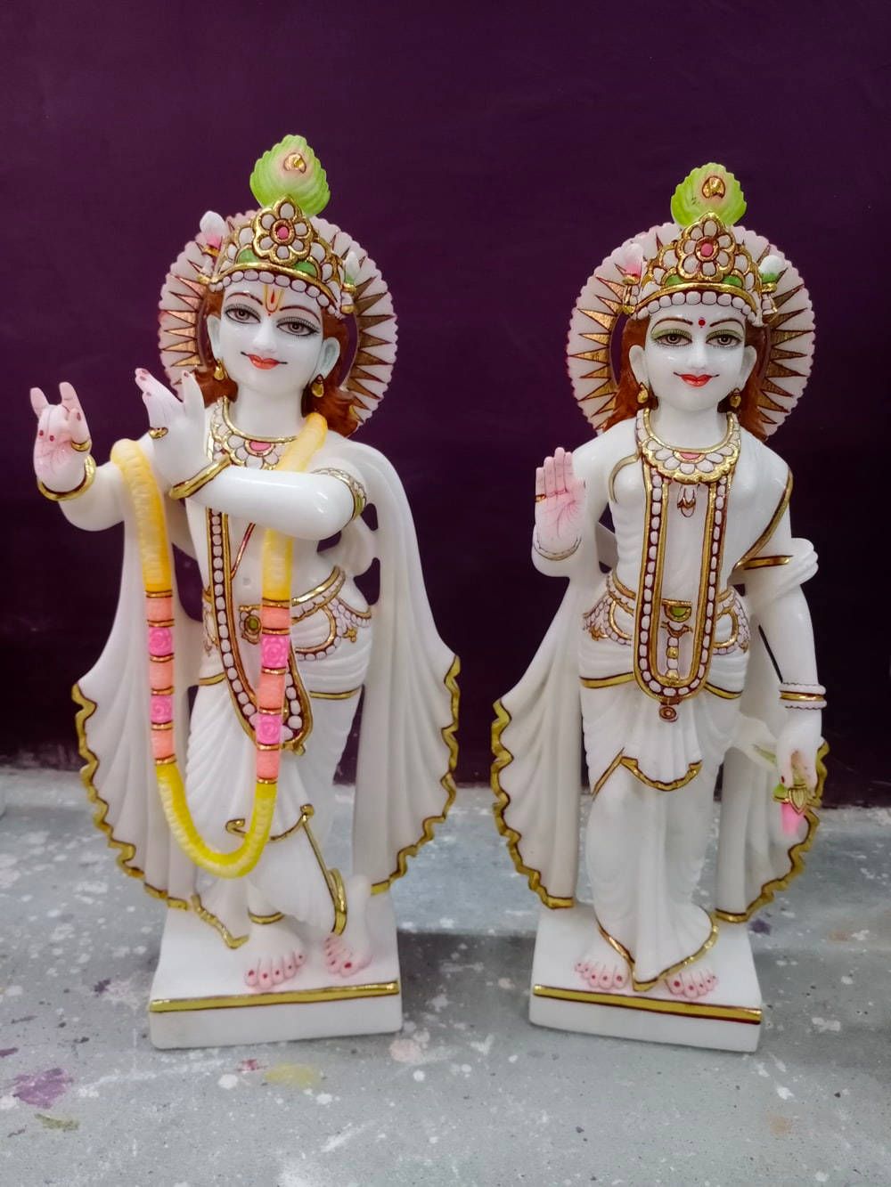 Krishna Bhagwan Figurines Wallpaper
