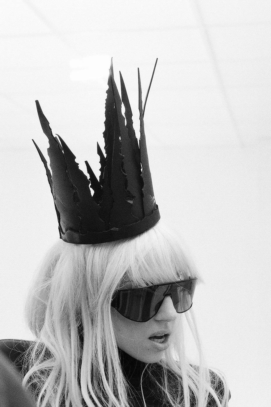 Lady Gaga Bad Romance Crown Wallpaper