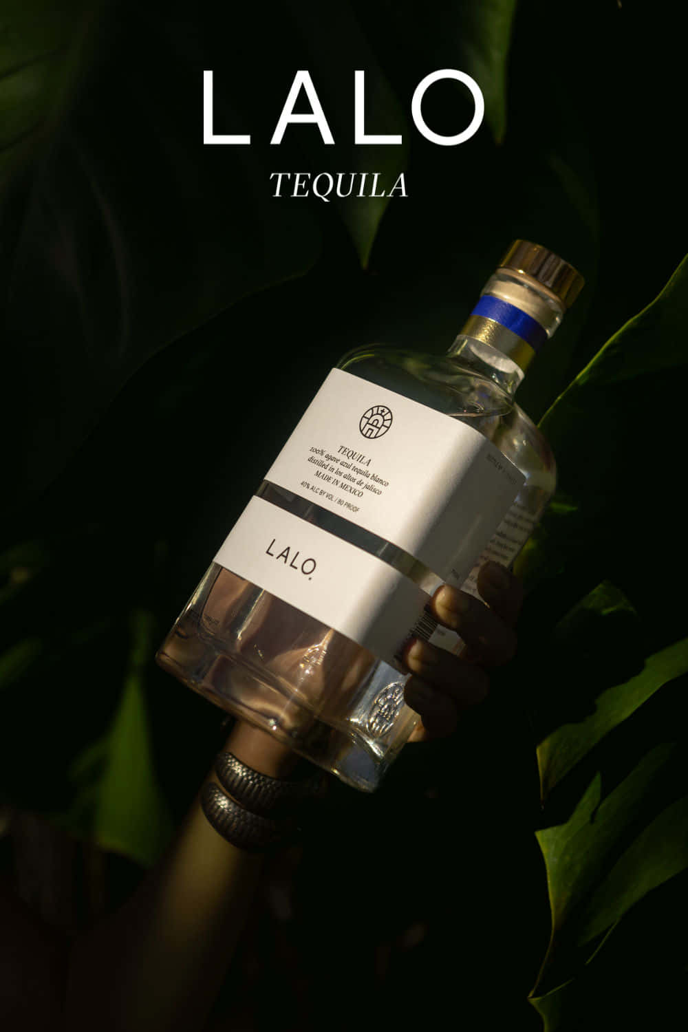 Lalo Tequila Bottle Heldin Hand Wallpaper