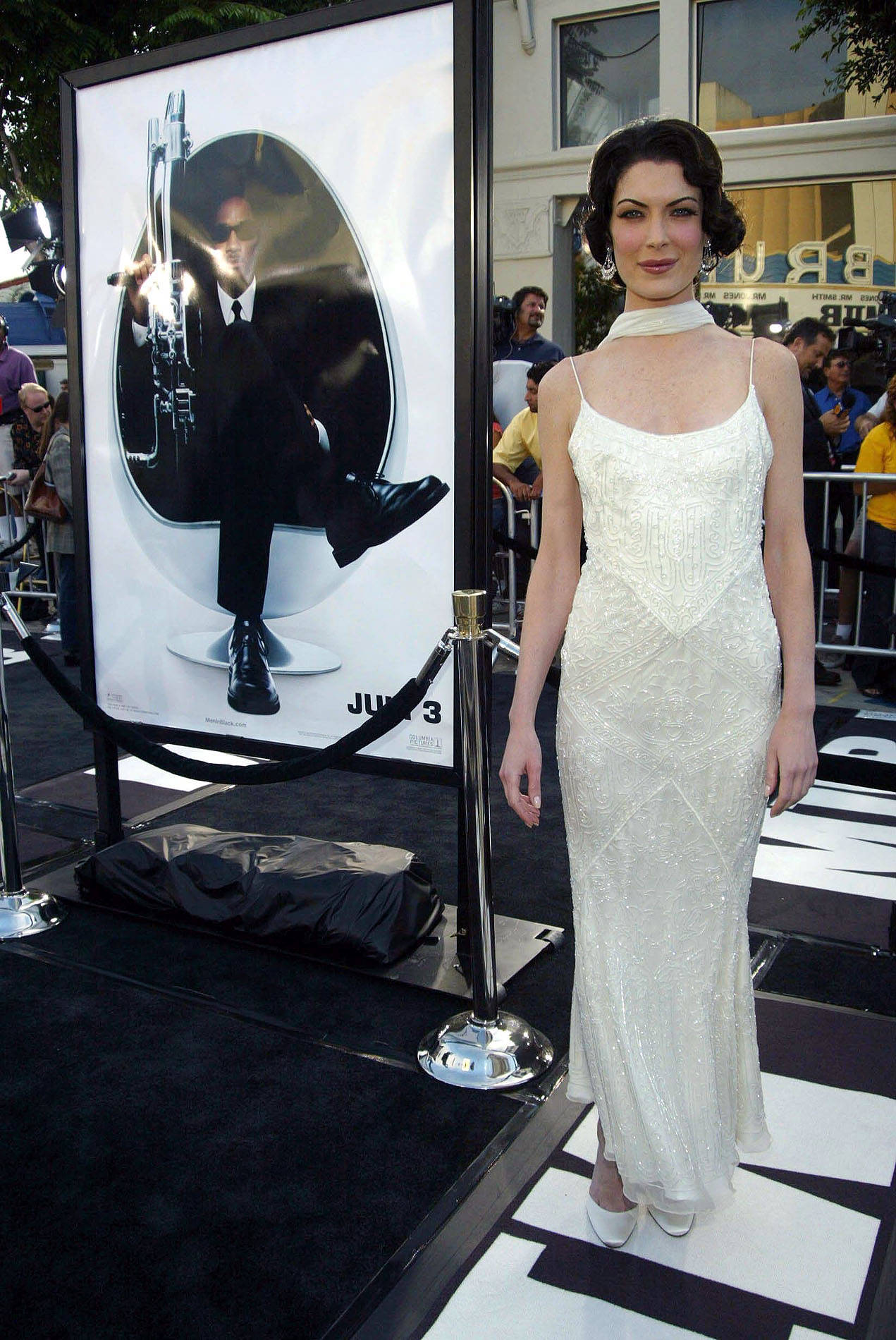 Lara Flynn Boyle At Mib 2 Premiere Wallpaper