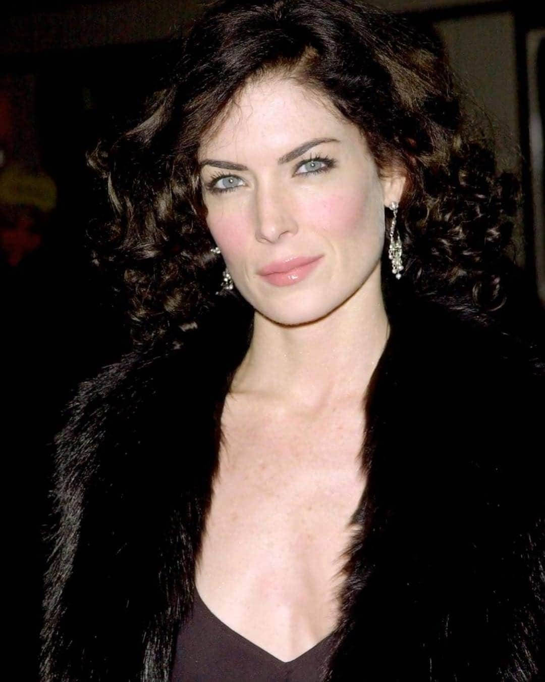 Lara Flynn Boyle In The Pledge Premiere Wallpaper