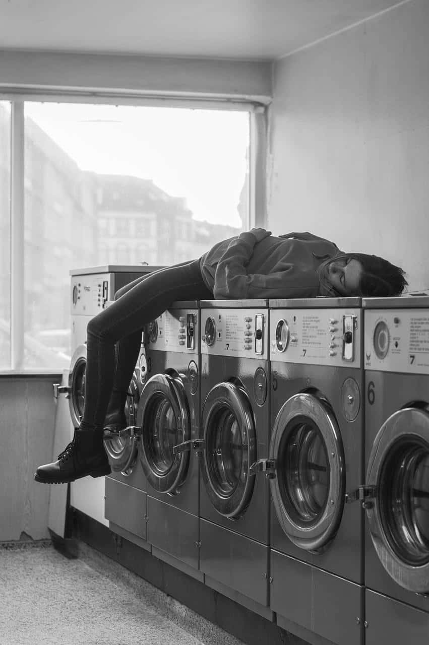 Laundromat_ Nap_ Black_and_ White Wallpaper