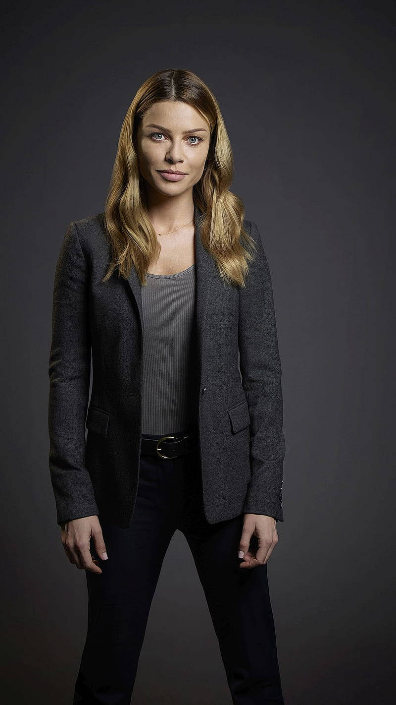 Lauren German In A Gray Undershirt Wallpaper