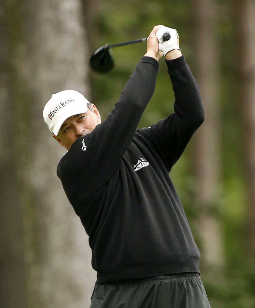 Legendary Golfer Loren Roberts In Action At The Senior Pga Championship Wallpaper