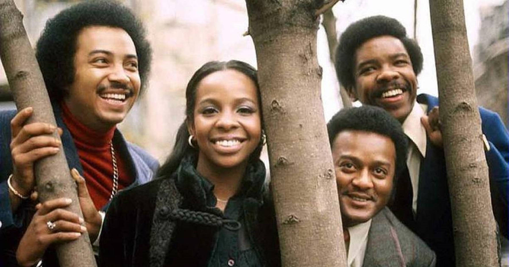 Legendary R&b Group - Gladys Knight And The Pips Wallpaper