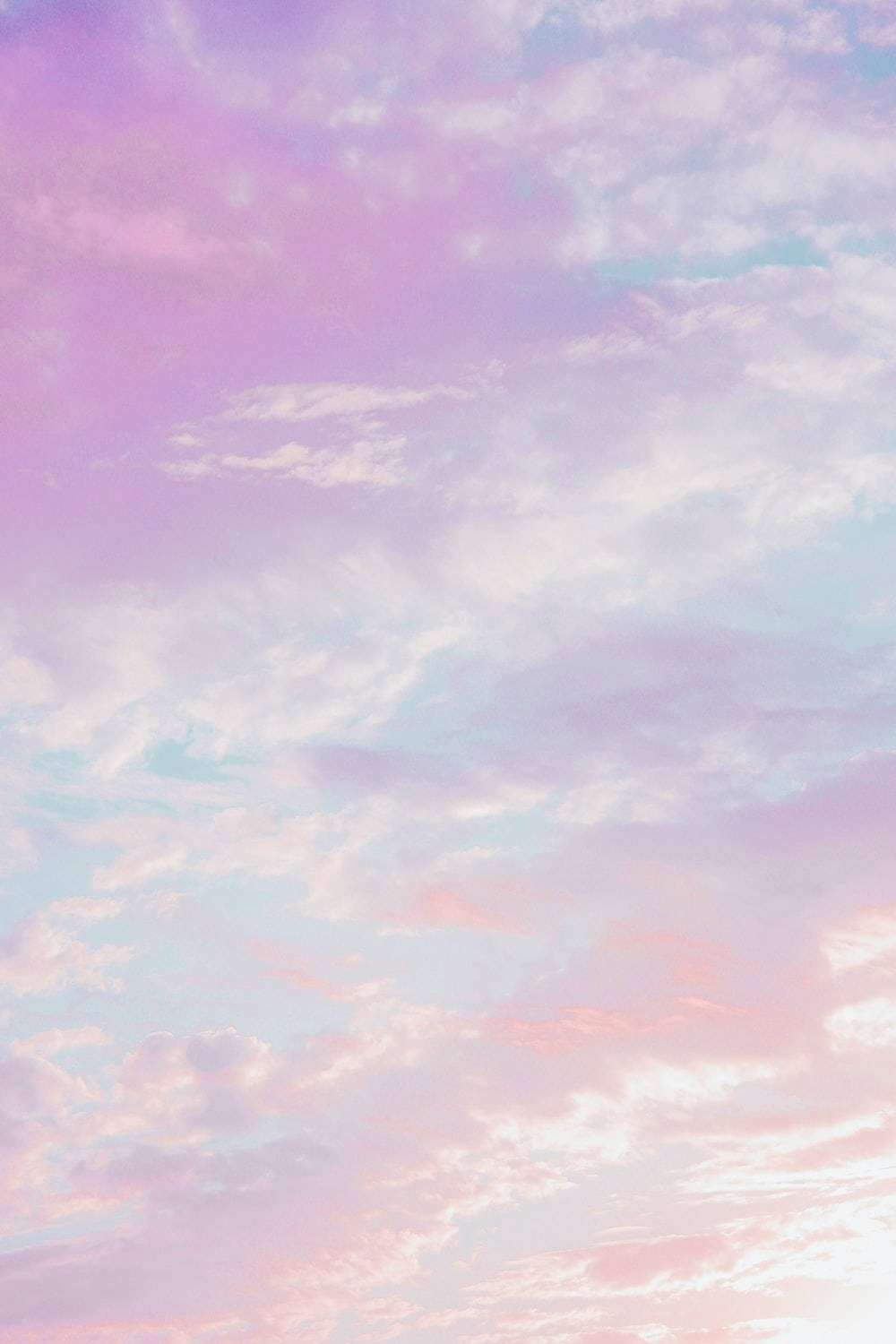 Light Purple Aesthetic Cloudy Sky Wallpaper