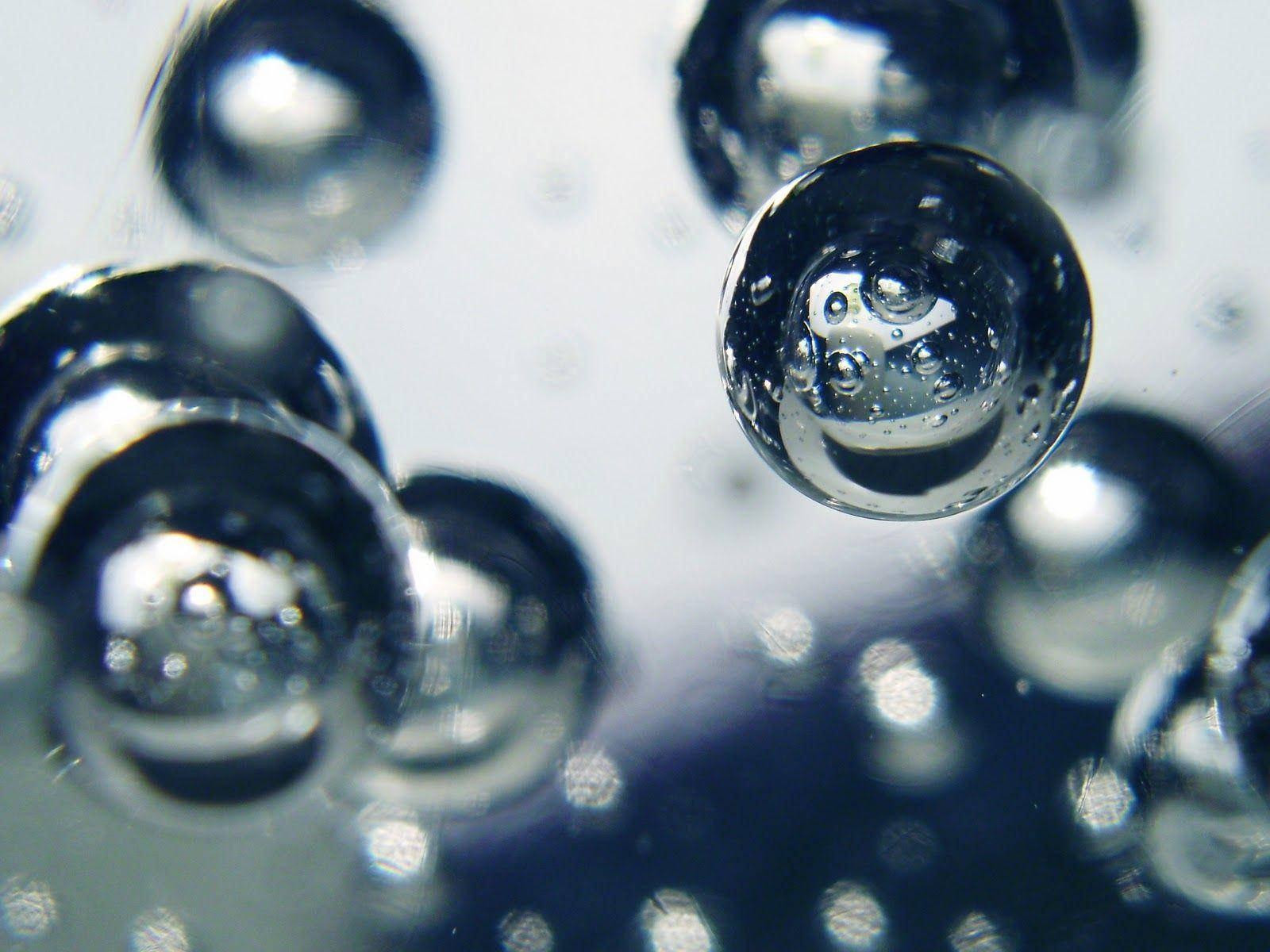 Liquid Dynamics On Metal Spheres Wallpaper