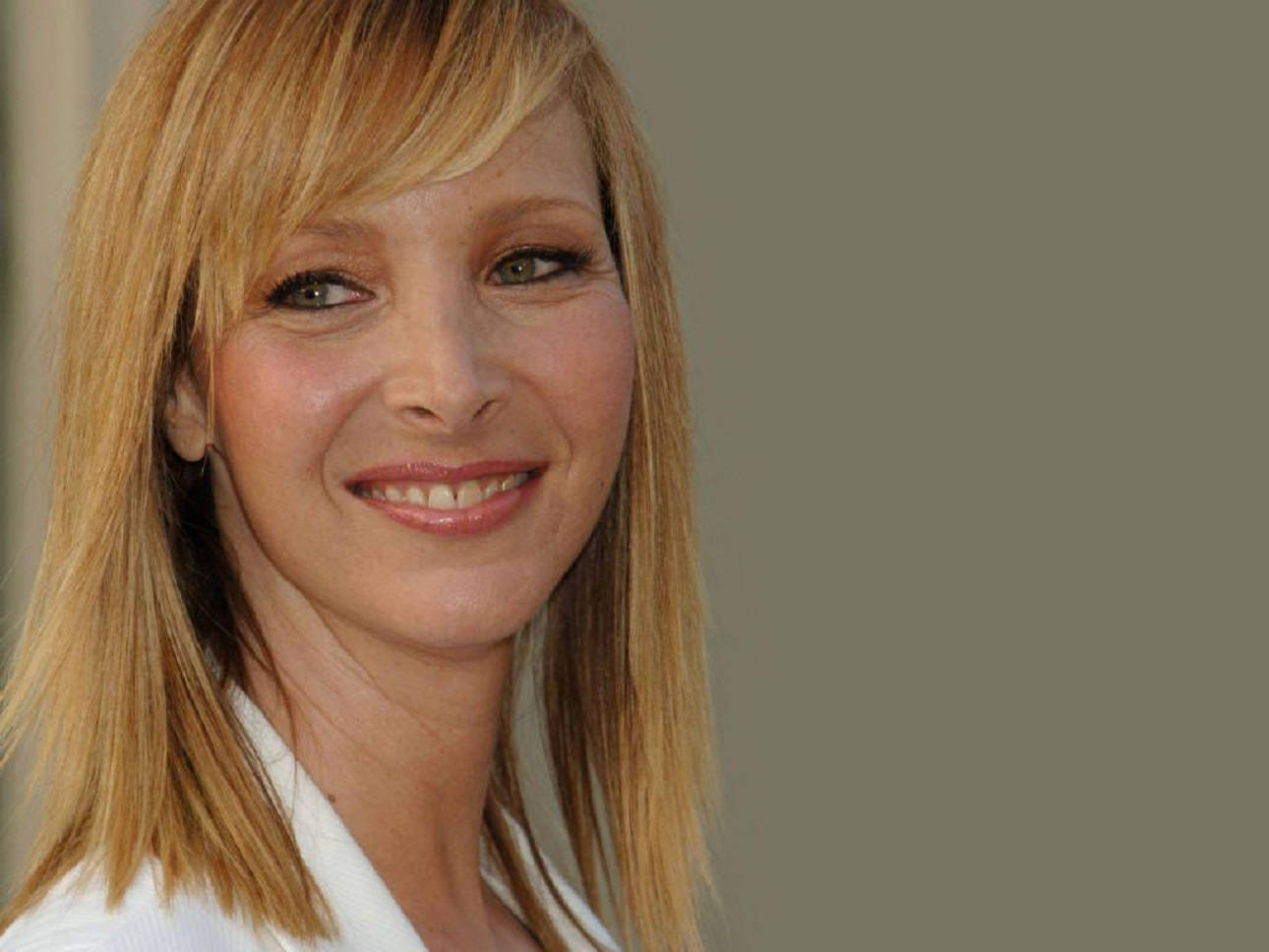 Lisa Kudrow Happy Face Wallpaper