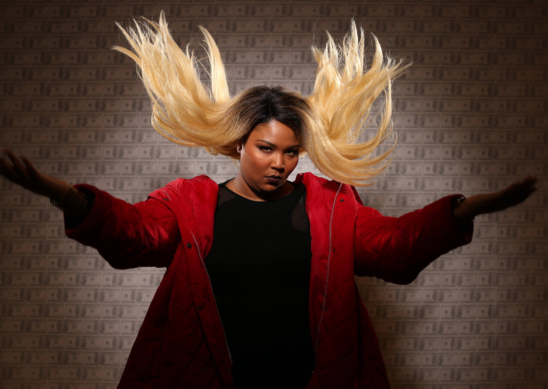 Download free Lizzo Flipping Her Blonde Hair Wallpaper - MrWallpaper.com