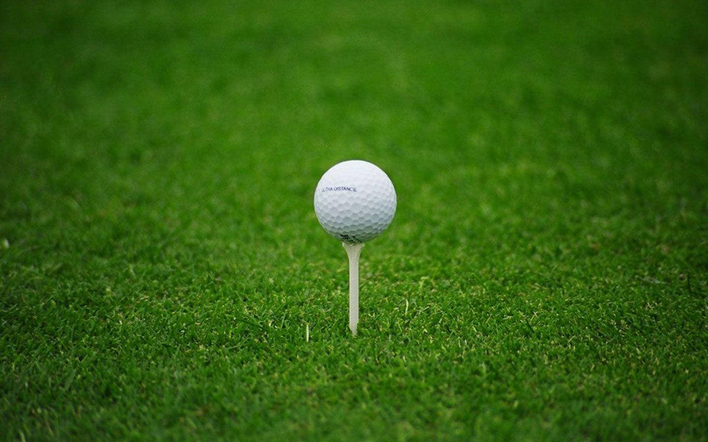 Lone Golf Ball Golfing Desktop Wallpaper