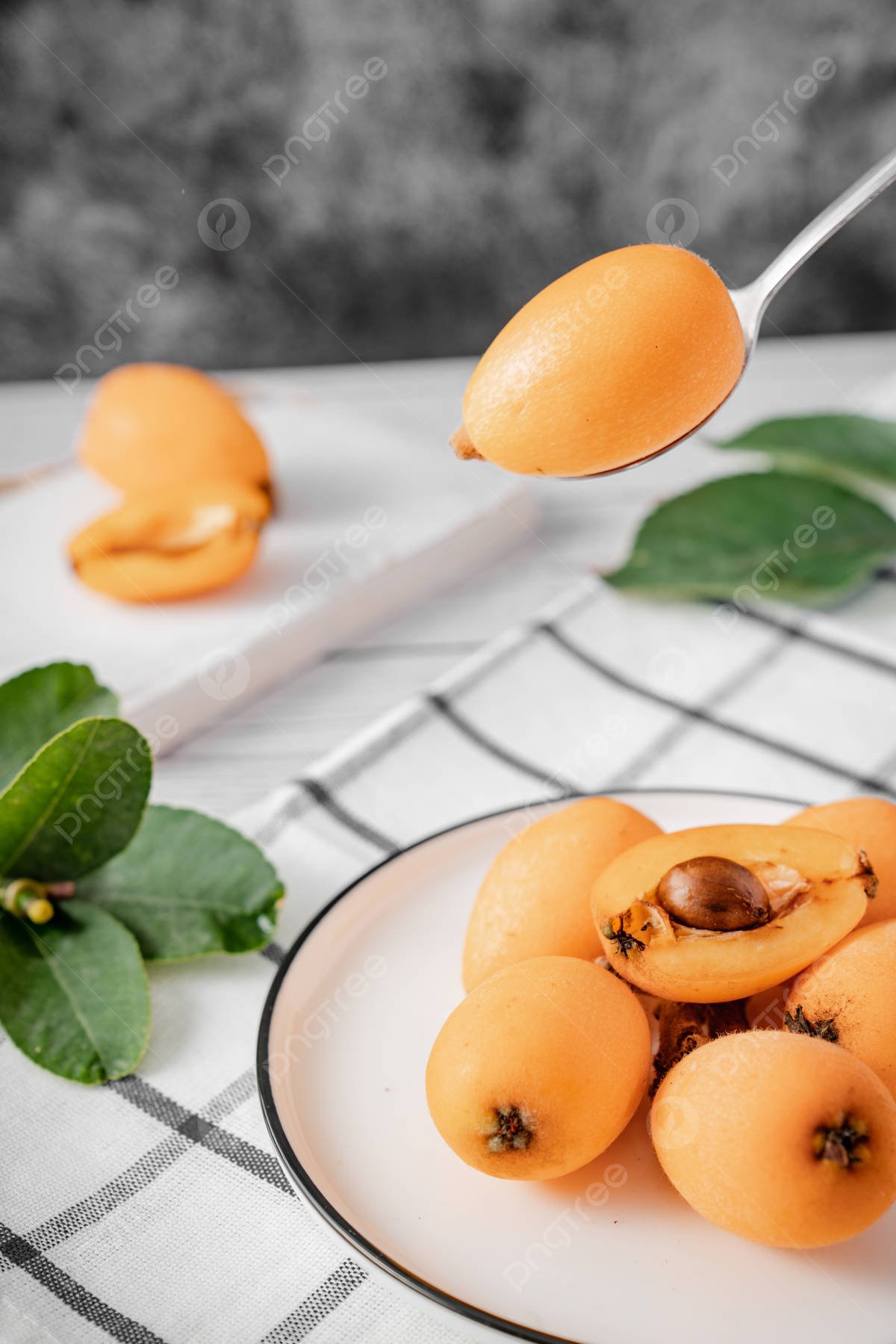 Loquat Fruit On Plate Wallpaper