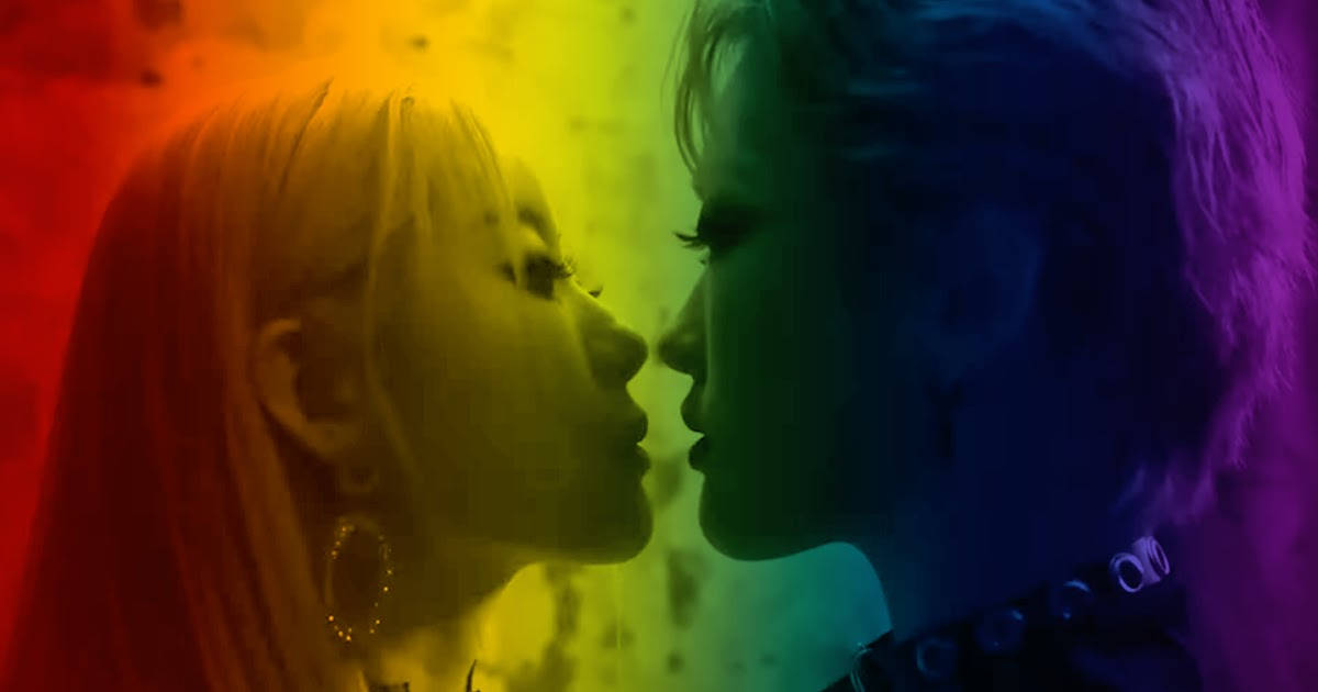 Love Is Love Lesbian Couple Wallpaper
