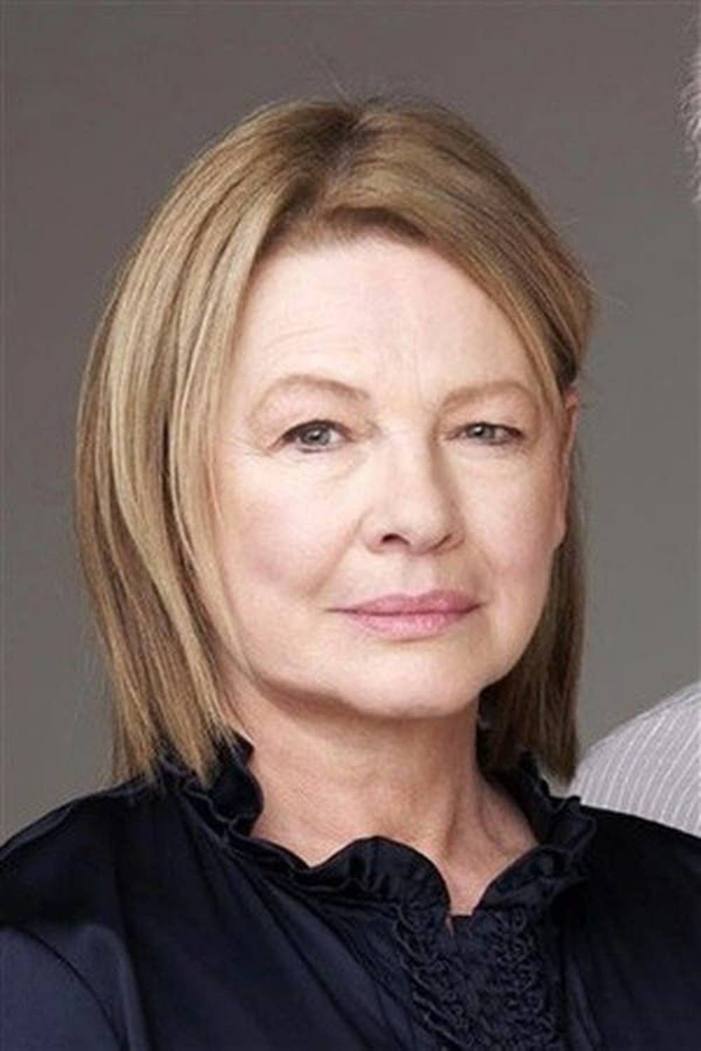 Lovely American Actress Dianne Wiest Closeup Portait Wallpaper