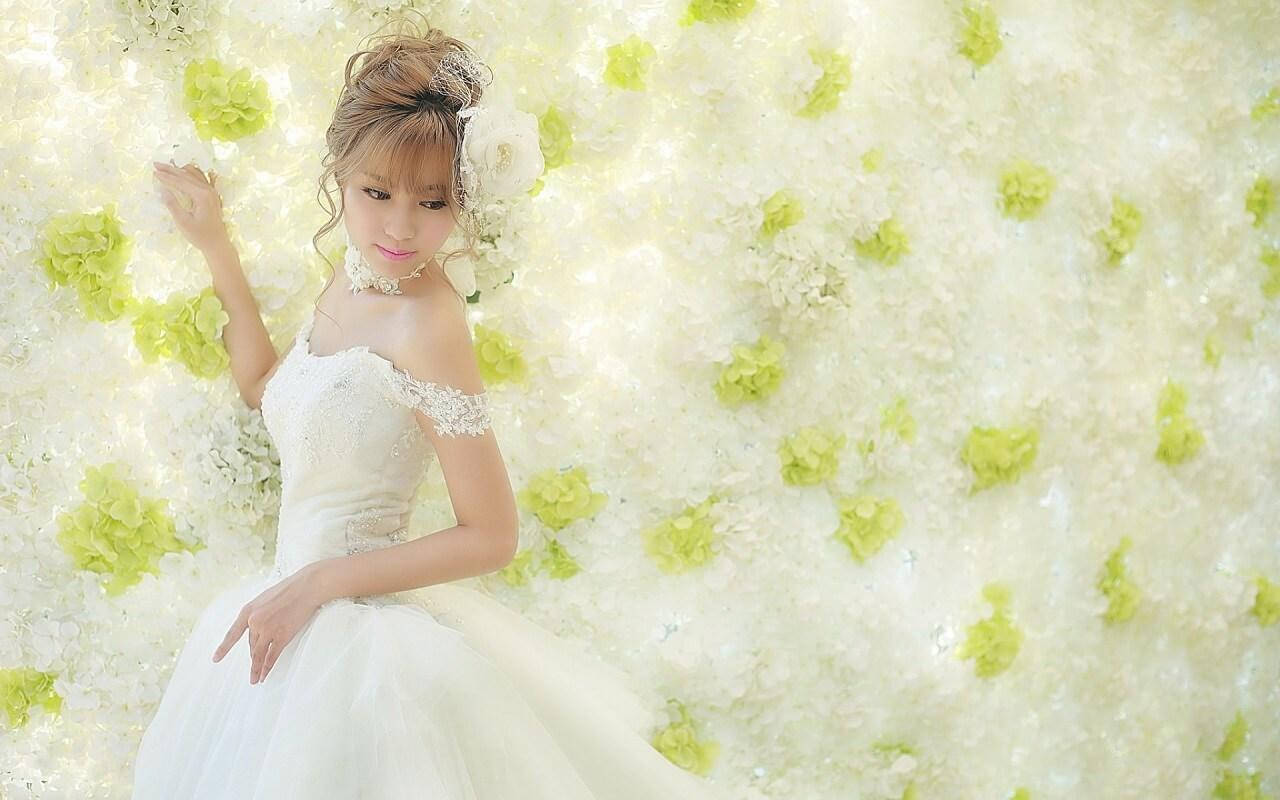 Lovely Bride In White Dress Wallpaper