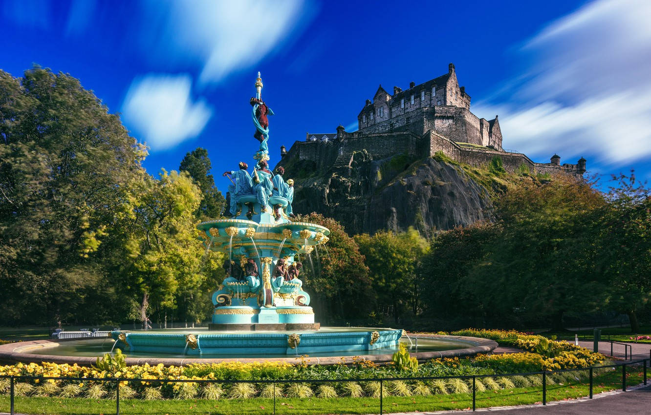 Lovely Skyline At The Ross Fountain In Edinburgh Castle Wallpaper