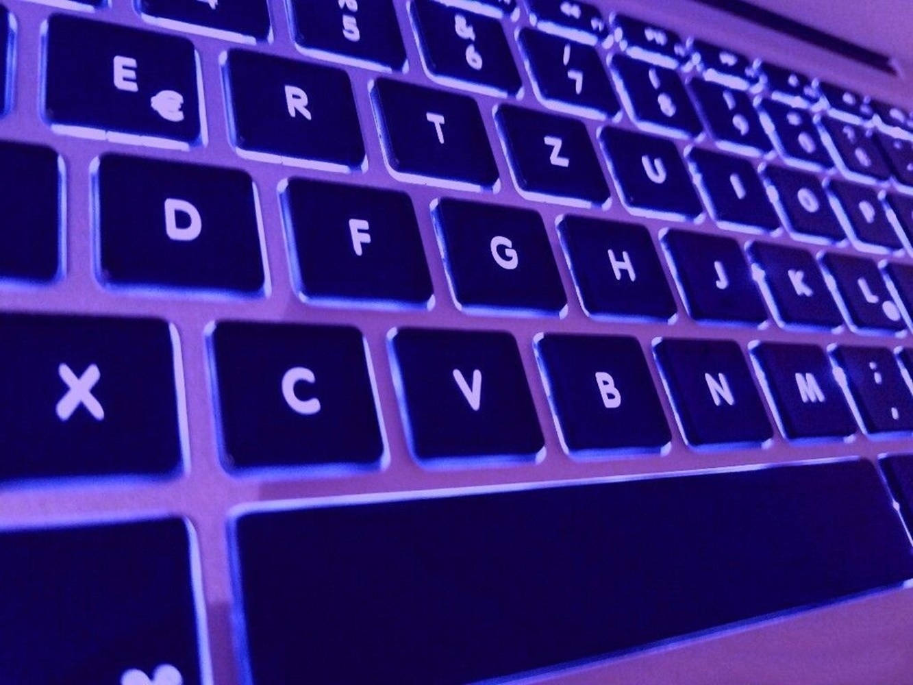 Macbook Backlight Keyboard Aesthetic Wallpaper