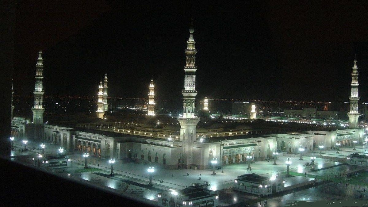 Madina Sharif At Night Wallpaper