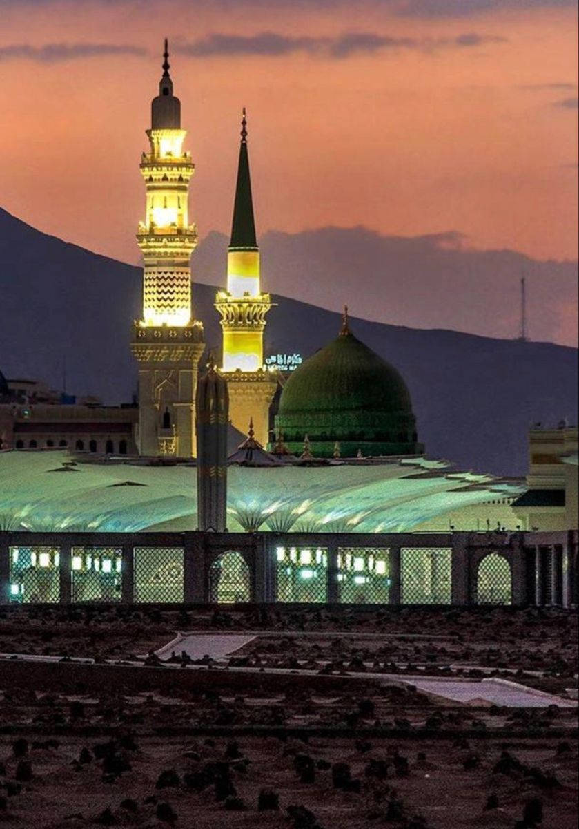 Courtyard of Prophets Mosque in Medina · Free Stock Photo