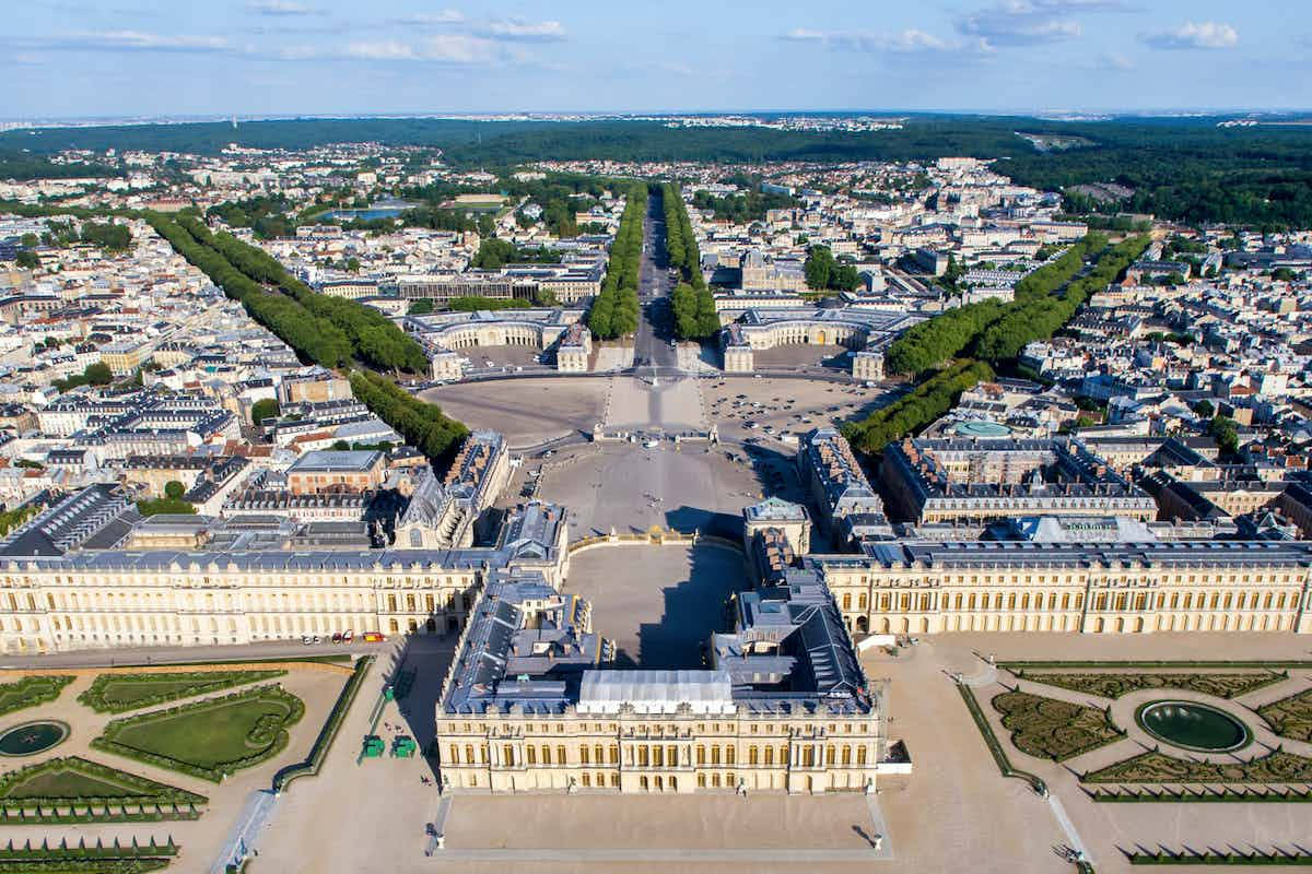 Magnificent View Of The Parterres Of The Palace Of Versailles Wallpaper