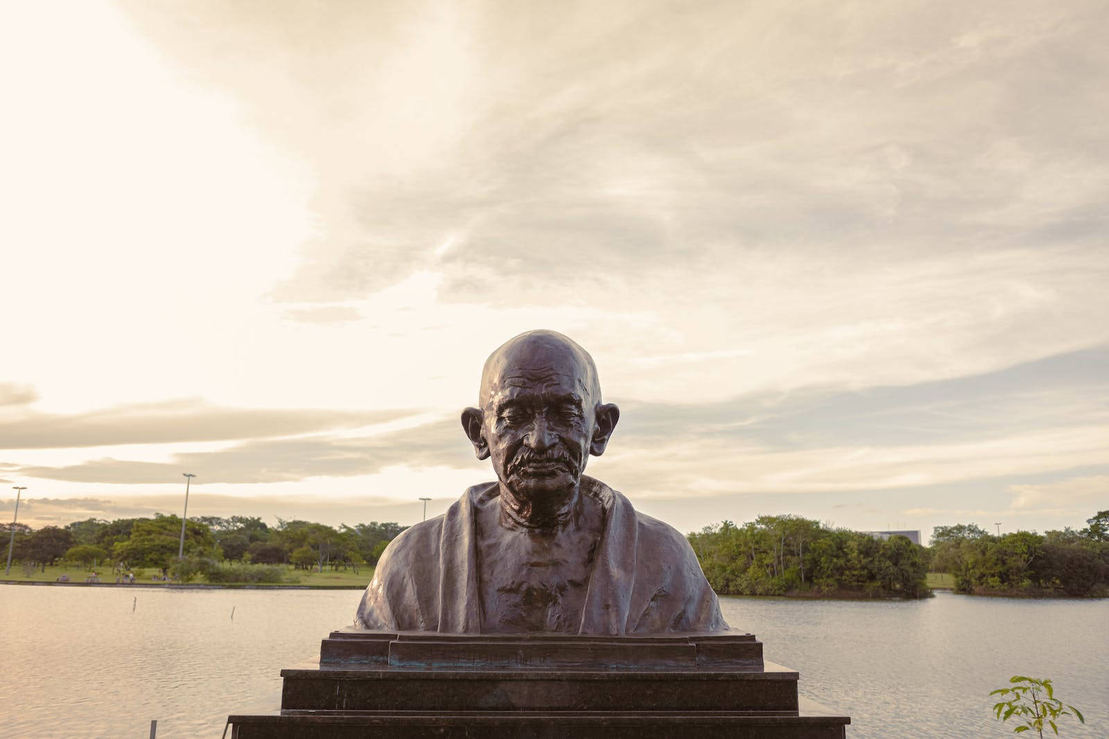 Mahatma Gandhi Sculpted Statue Wallpaper
