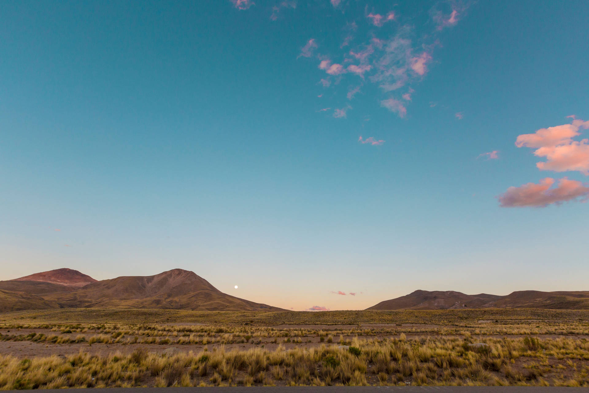 Majestic 4k Landscape Of Mountain Peaks Under Pink Clouds Wallpaper