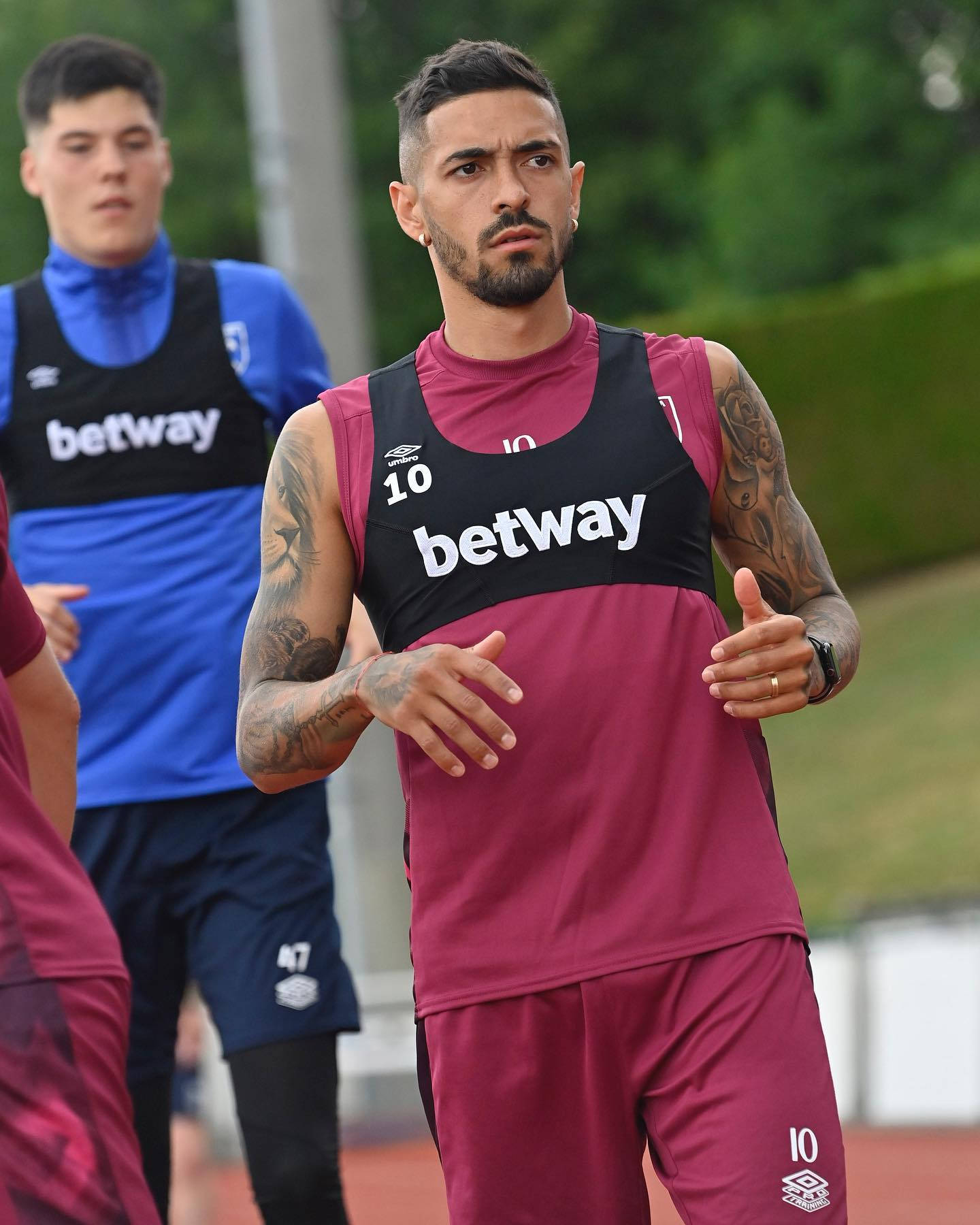 Manuel Lanzini Wearing Training Bib Wallpaper