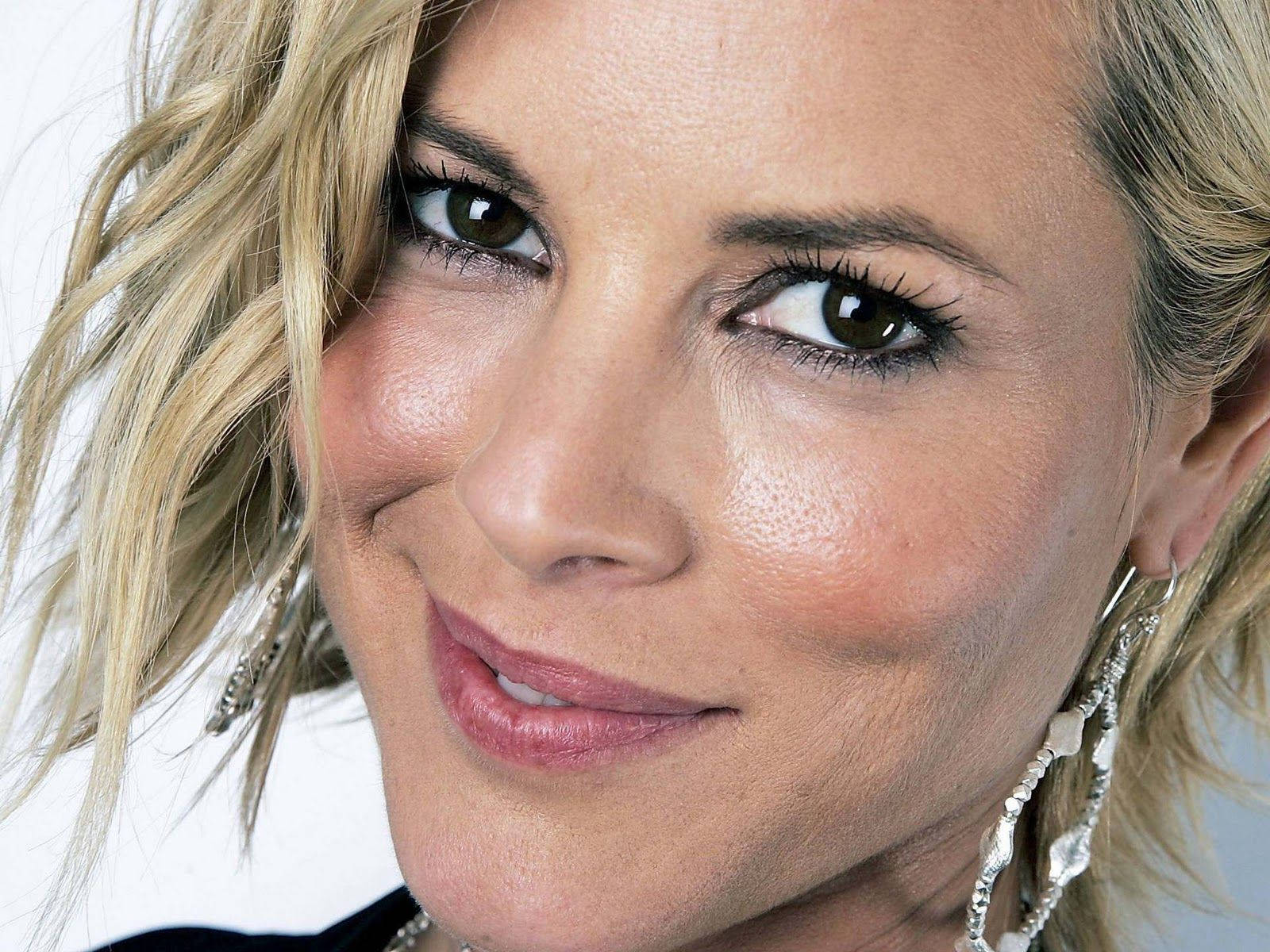 Maria Bello Sparkling Eyes Wallpaper