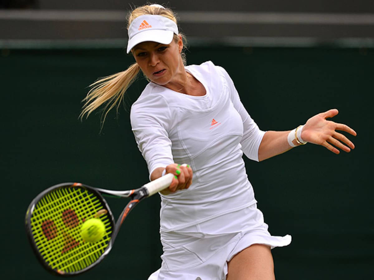 Maria Kirilenko Executing A Forehand Stroke In Tennis Wallpaper