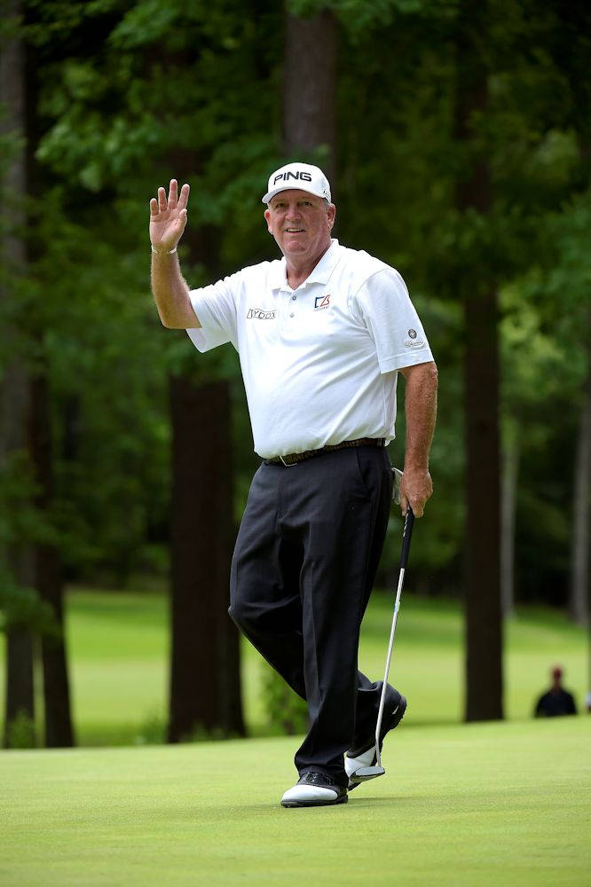 Mark Calcavecchia Waving Happily Wallpaper