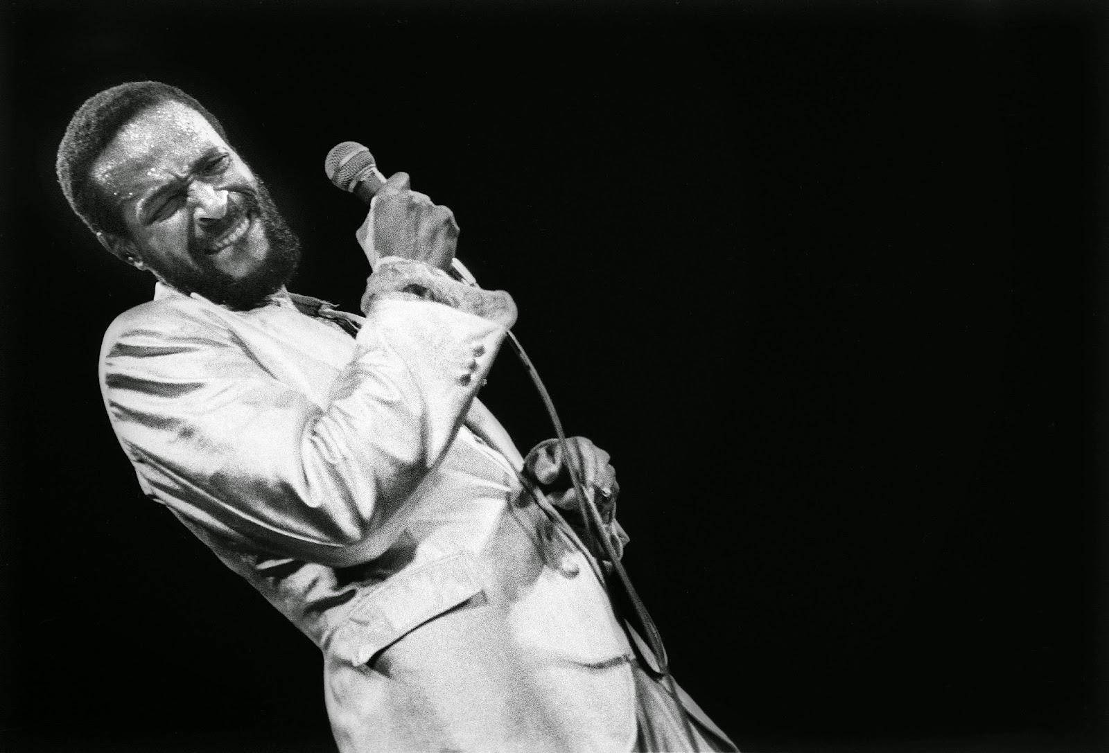 Marvin Gaye Holding Microphone Wallpaper
