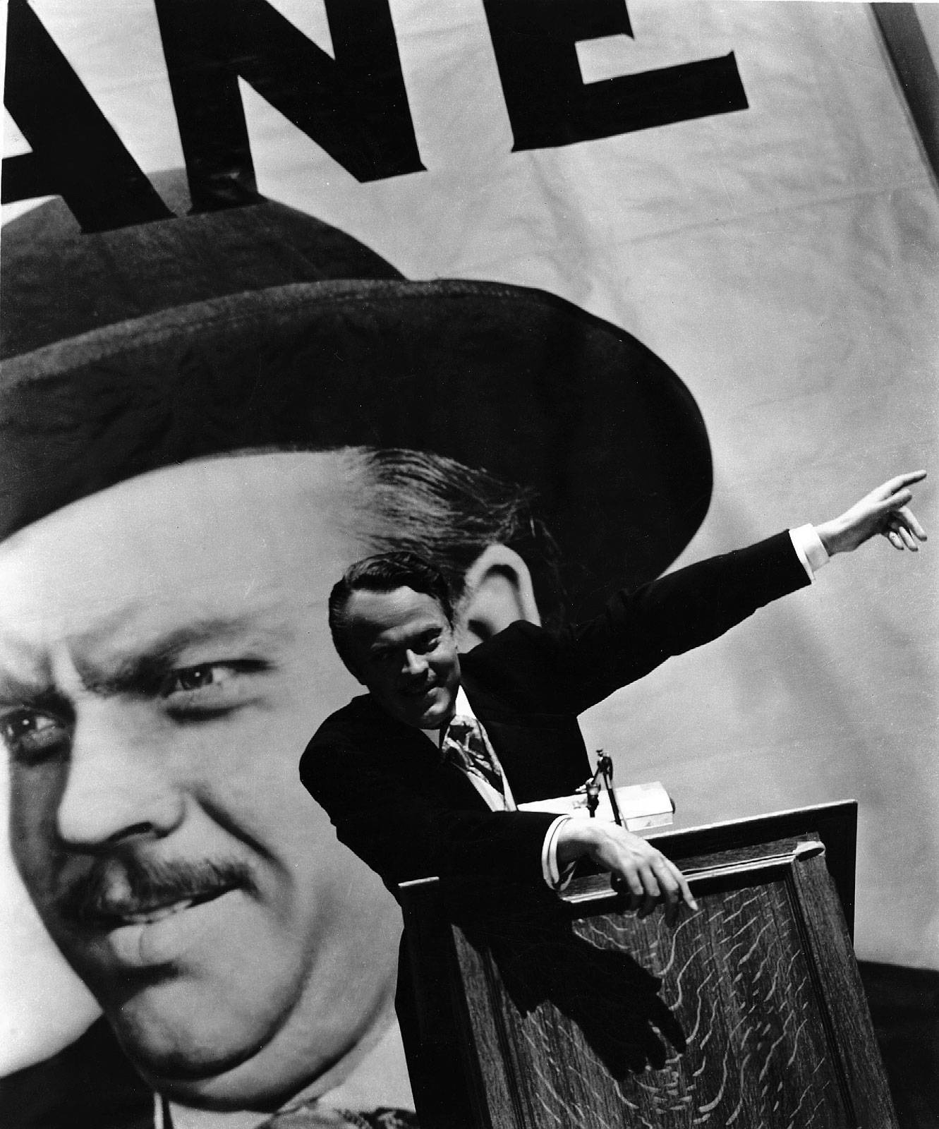 Mastermind Of Filmmaking - Orson Welles Wallpaper