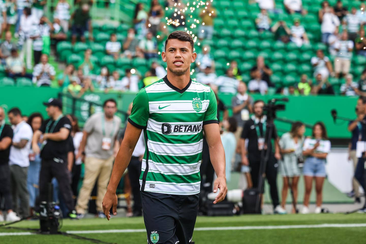 Matheus Nunes Walking On The Field Wallpaper