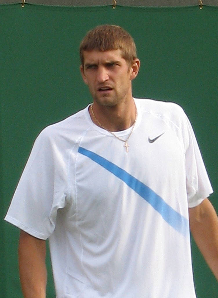 Max Mirnyi With Single Striped Shirt Wallpaper