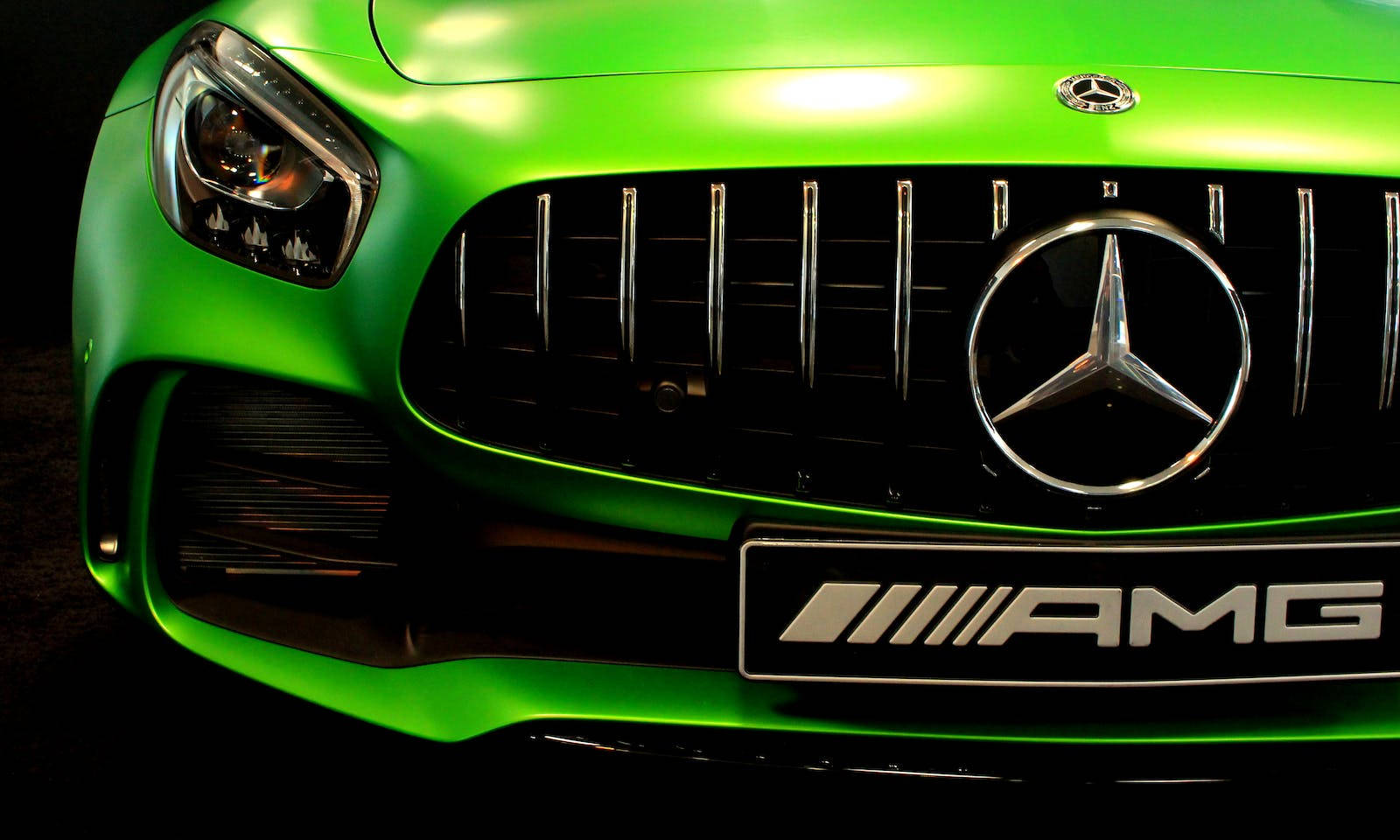 Mercedes Benz Amg Tuned Sportscar Wallpaper