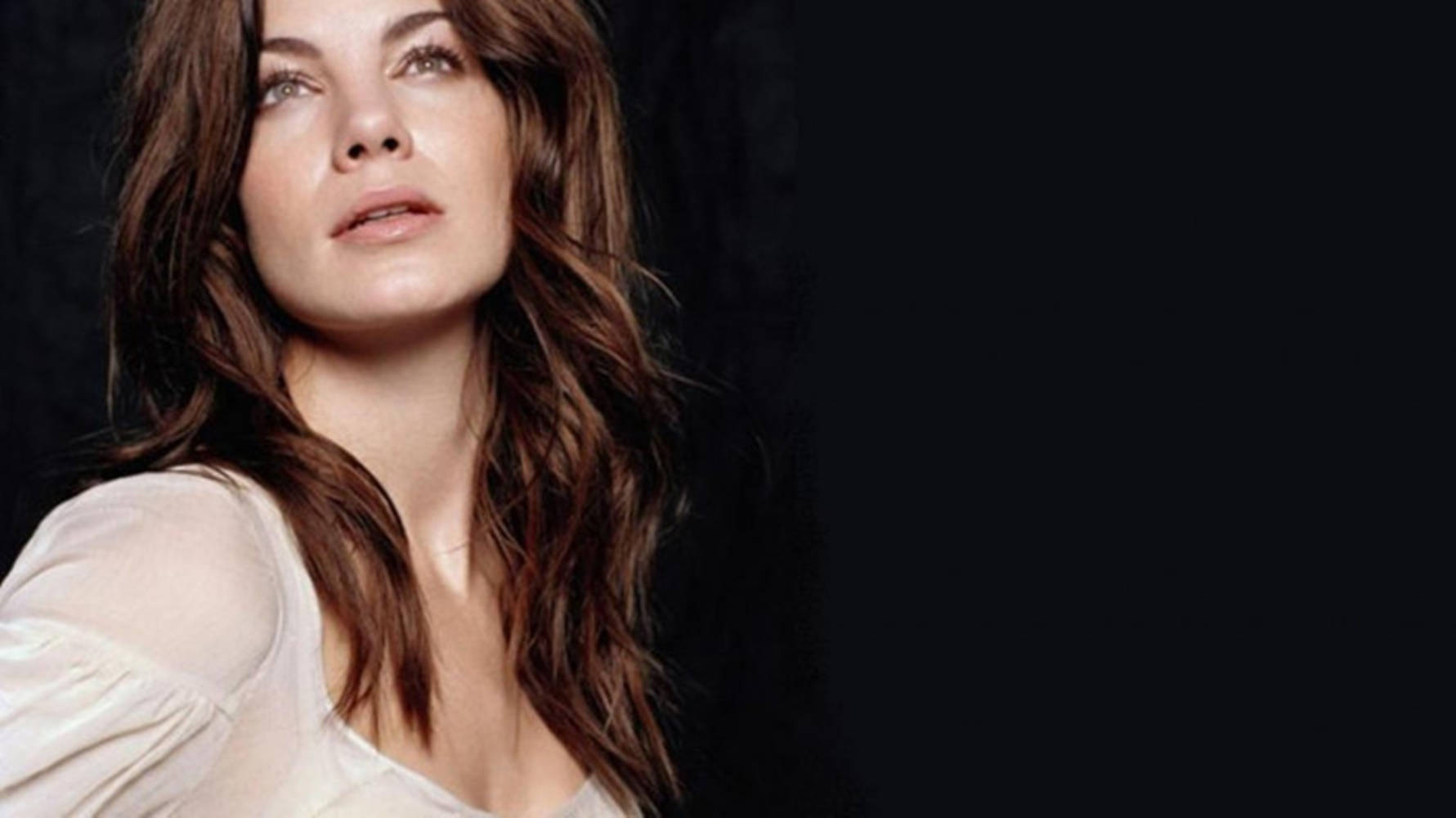 Michelle Monaghan Looking Upward Wallpaper