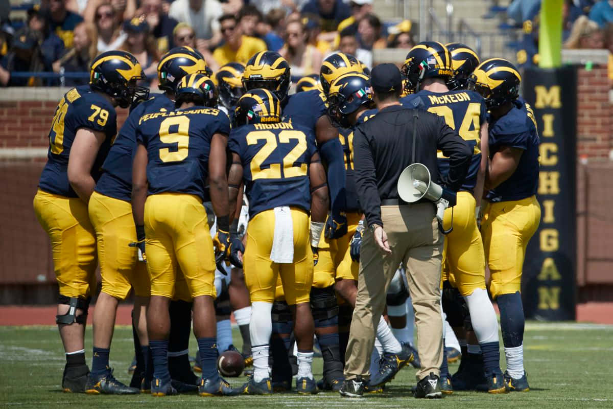 Michigan Wolverines Football Team: Ready To Dominate Wallpaper