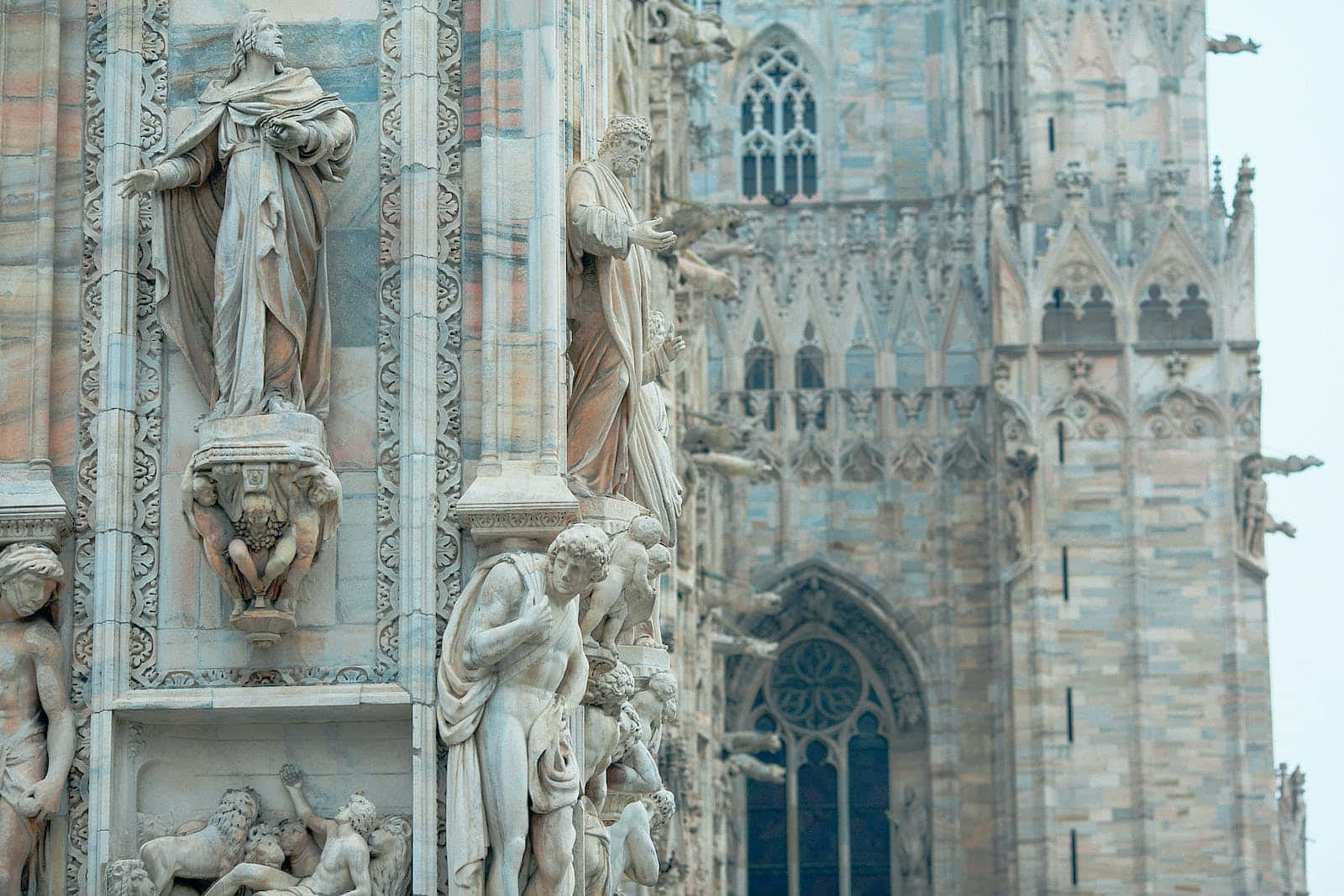 Milan Cathedral Built In Middle Ages Wallpaper