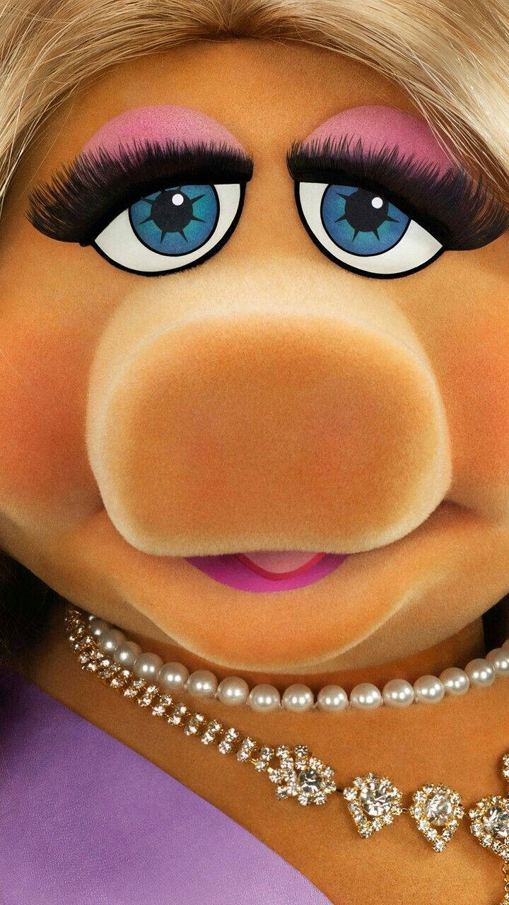 Miss Piggy Pearl Necklace Wallpaper