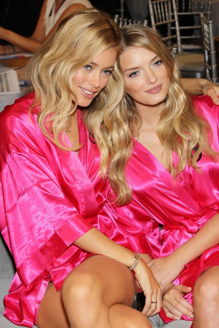 Modelsin Pink Silk Robes Wallpaper