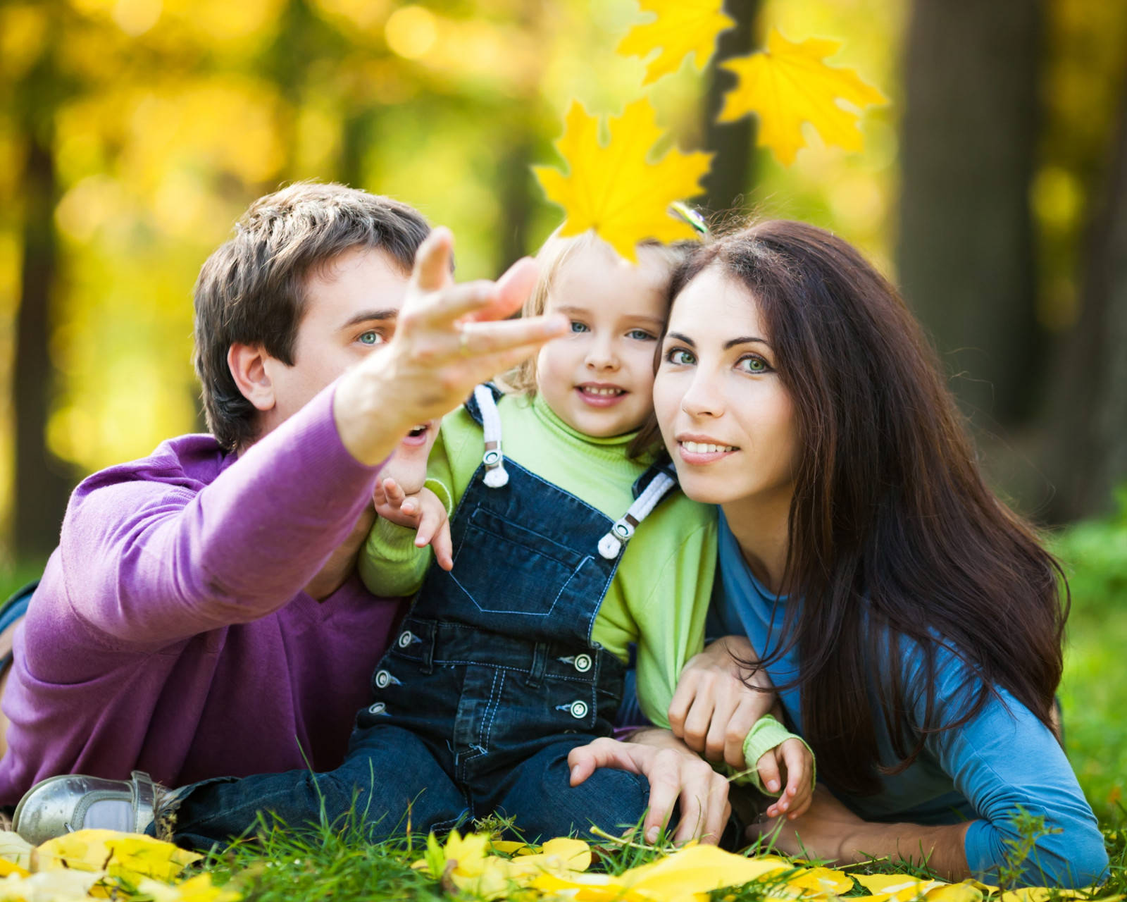 Mom And Dad Autumn Leaf Wallpaper