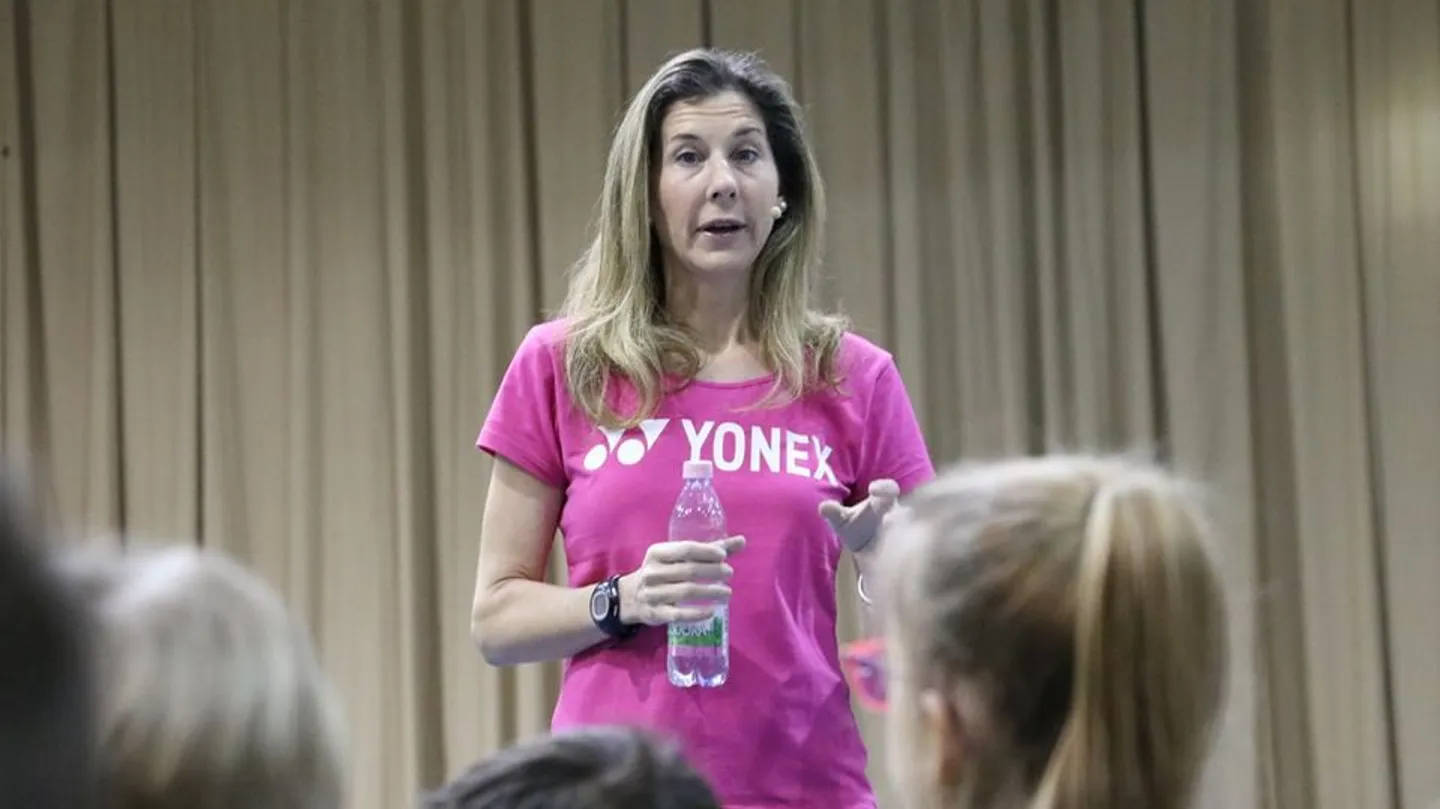 Monica Seles Wearing Pink Shirt Wallpaper