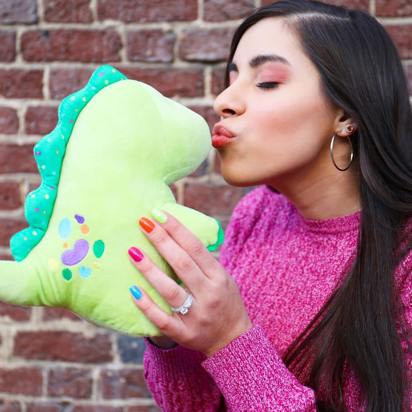 Moriah Elizabeth Kissing Dinosaur Wallpaper