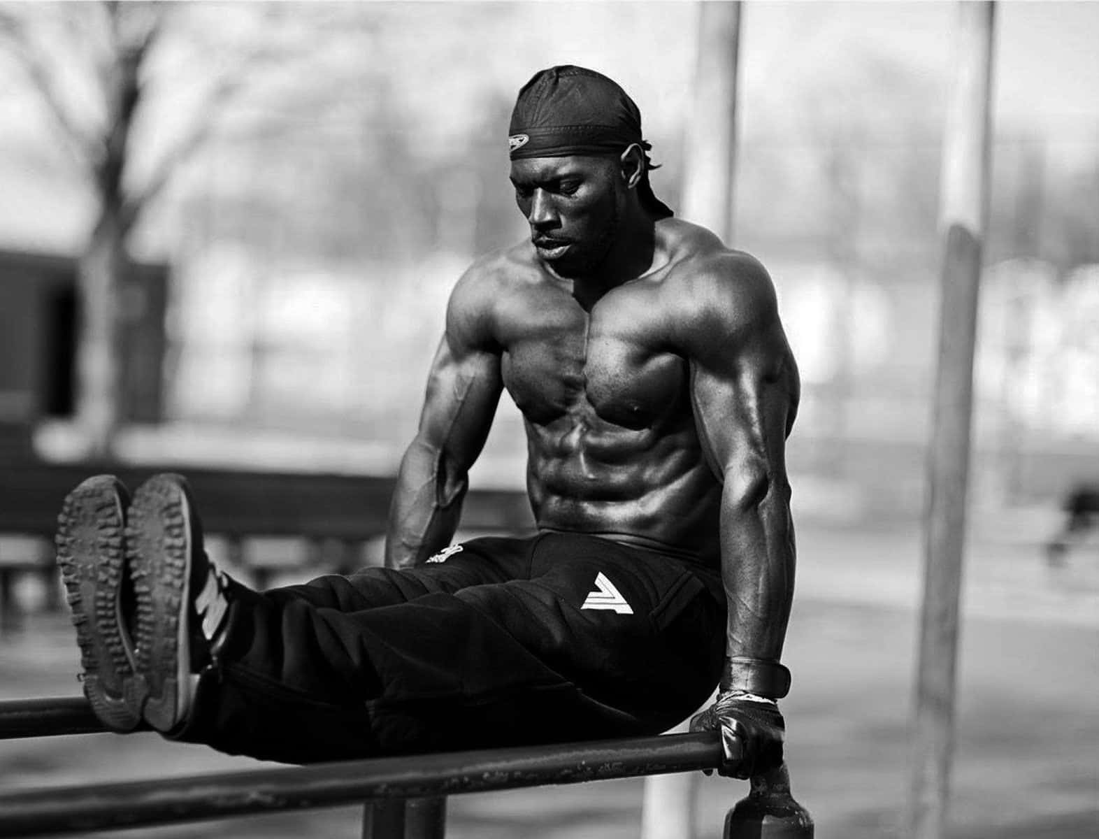 Muscular_ Man_ Outdoor_ Workout Wallpaper