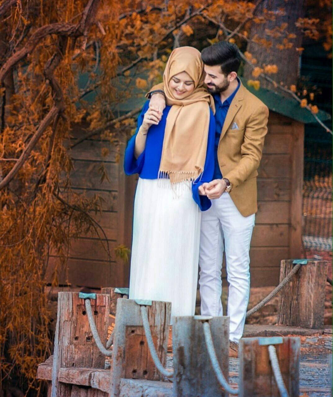 Muslim Couple Autumn Photoshoot Wallpaper